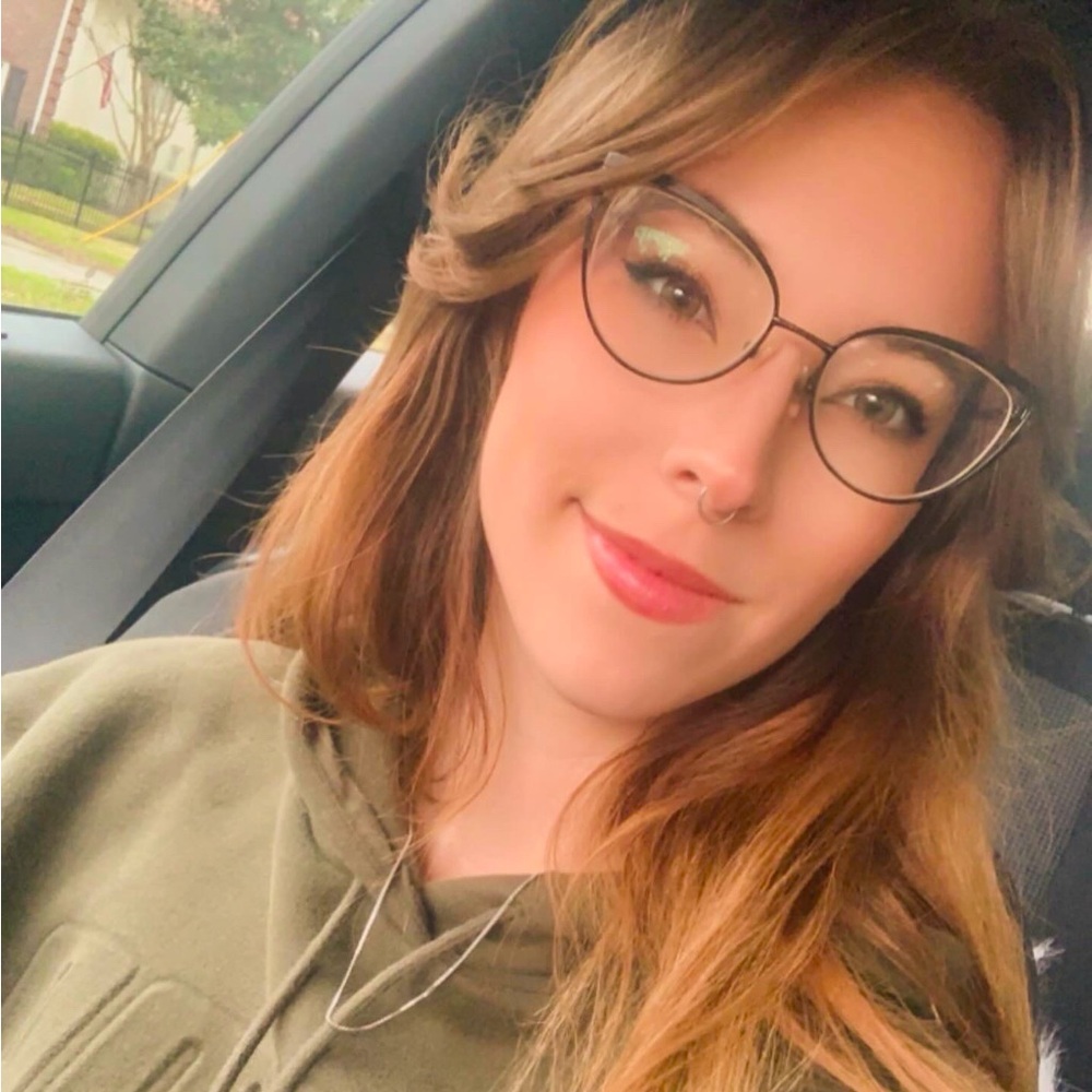 Meet your Posher, Stephanie